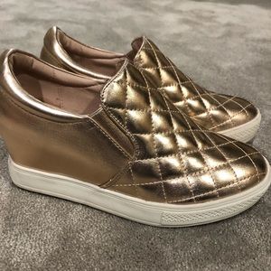 Pink metallic wedge sneakers